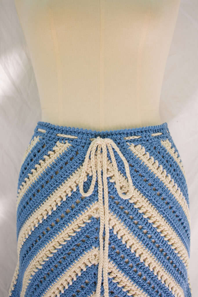 rubino-gaeta-gonnacrochet-frange-rigagaeta-azzurro-03