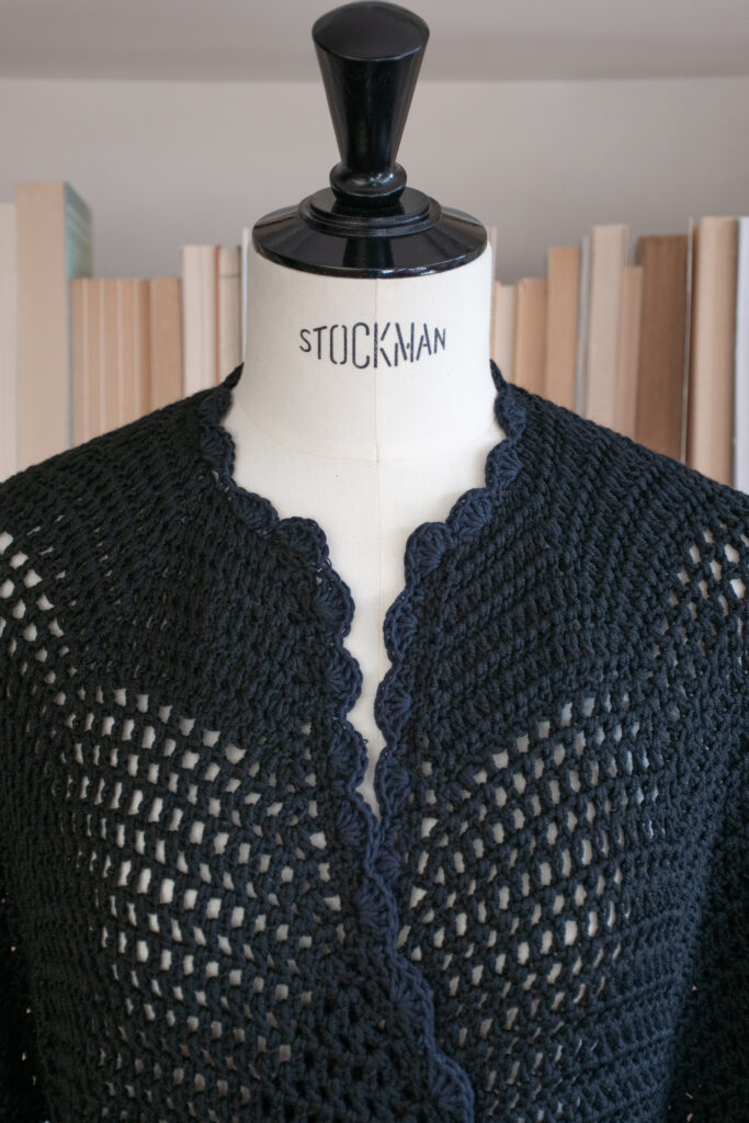 rubino-gaeta-cappettacrochet-lana-neroblu-04