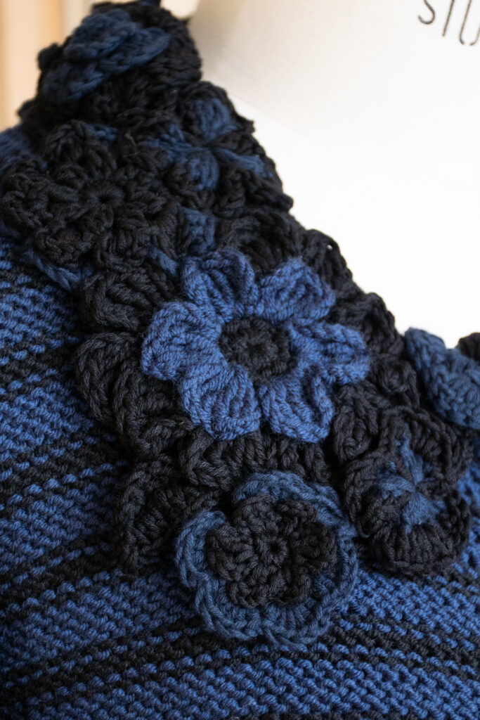 rubino-gaeta-cardigancorto-fioricrochet-neroblu-05