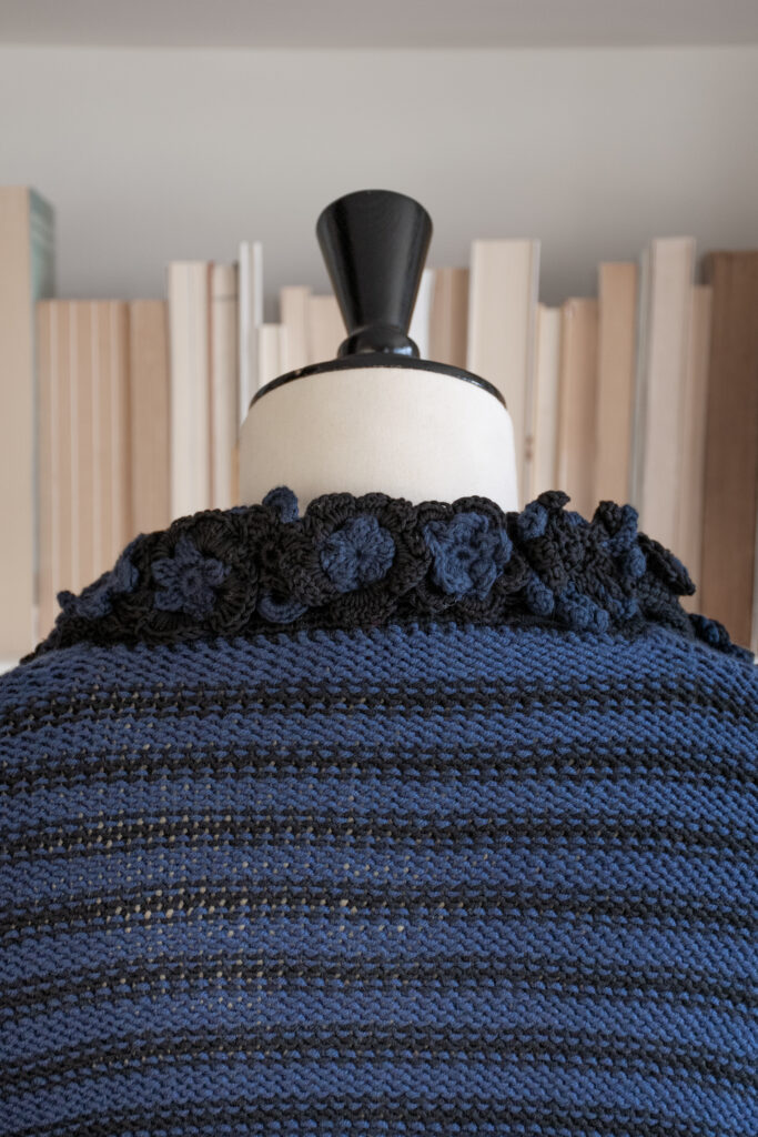 rubino-gaeta-cardigancorto-fioricrochet-neroblu-06