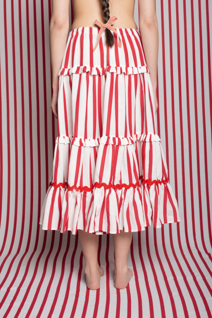 rubino-gaeta-gonna-balzearricciate-telastampata-rossobianco-volant-03