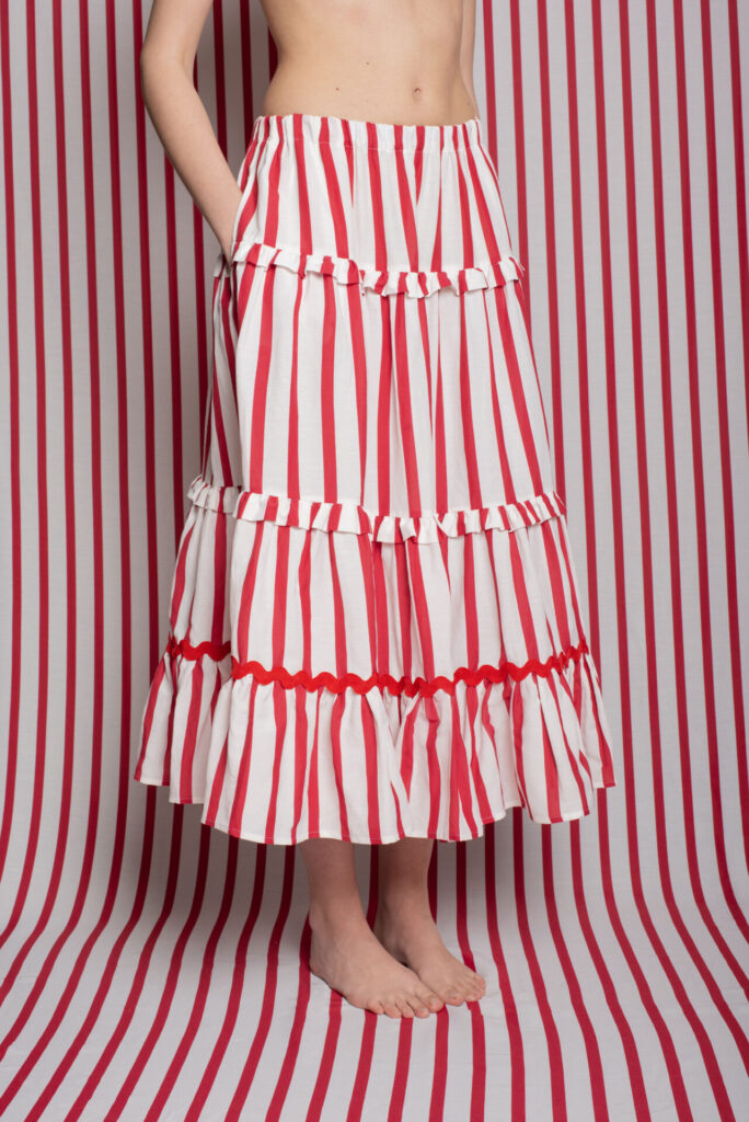 rubino-gaeta-gonna-balzearricciate-telastampata-rossobianco-volant-04