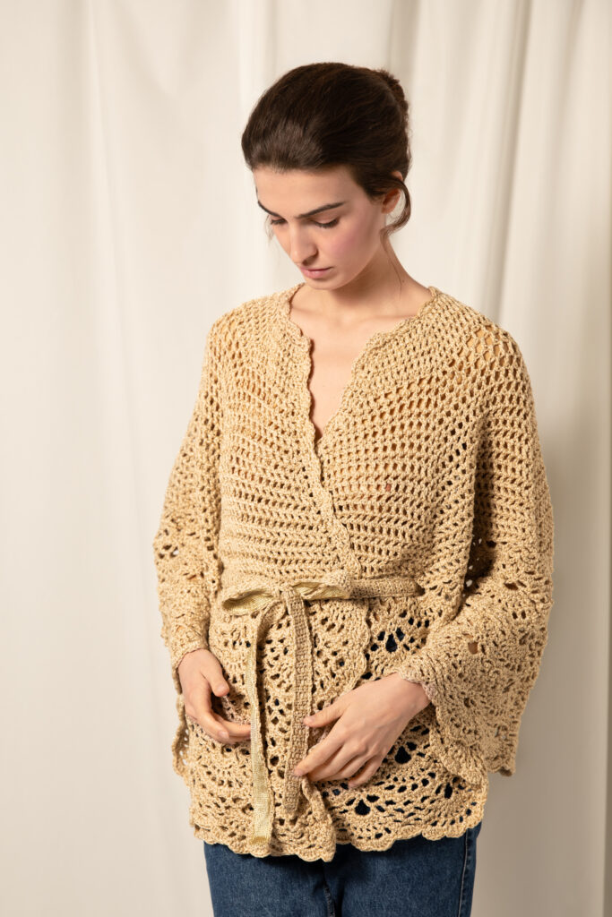 rubino-gaeta-cappettacrochet-puntoalto-puntorete-puntopizzo-lanamerino-lurex-oro-02.jpg