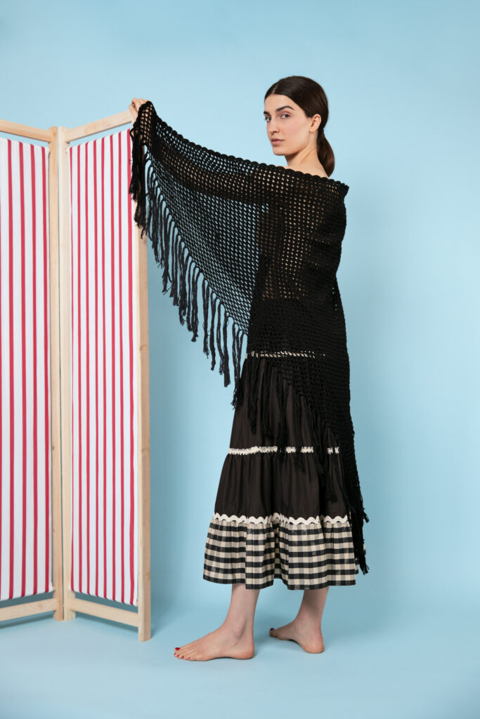 rubino-gaeta-sciallecotone-rete-pizzo-nero-02