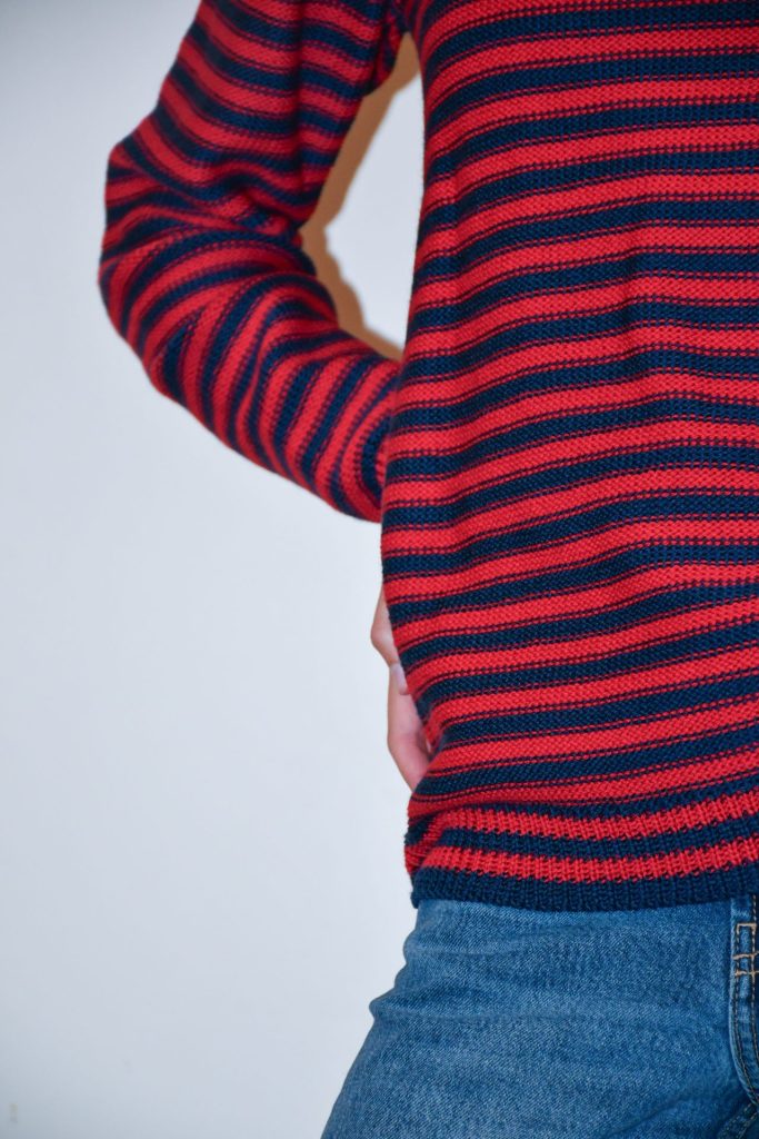 FW24_082-E-rubino-gaeta-maglia-lana-righe-blurosso-05