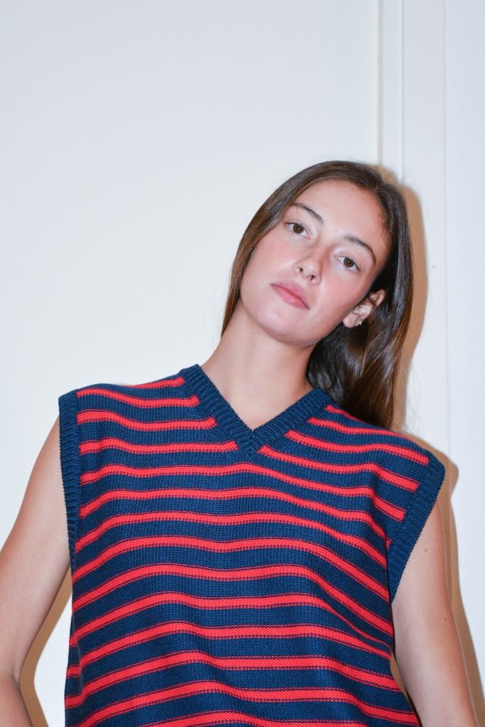 FW24_108-A-rubino-gaeta-giletover-lana-righe-blurosso-05