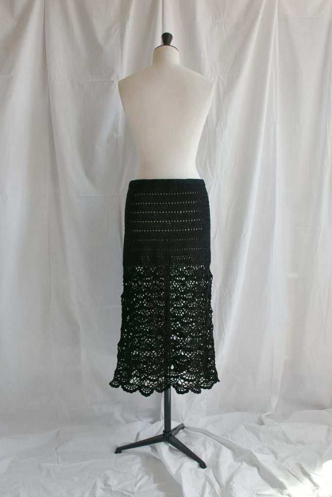 098-F-rubino-gaeta-gonna-crochet-nera-03