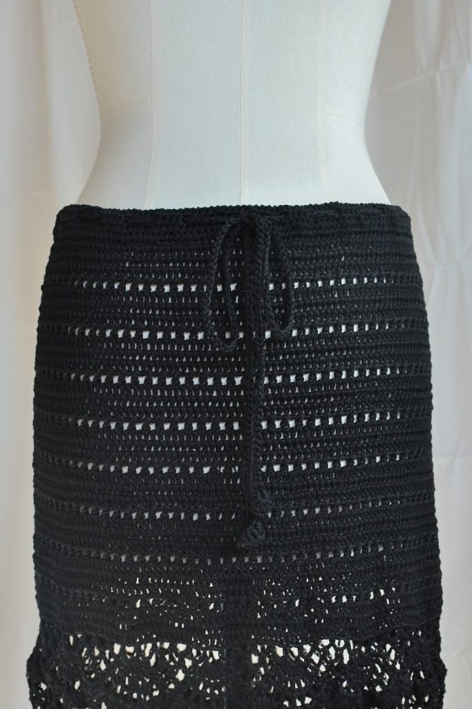 098-F-rubino-gaeta-gonna-crochet-nera-04