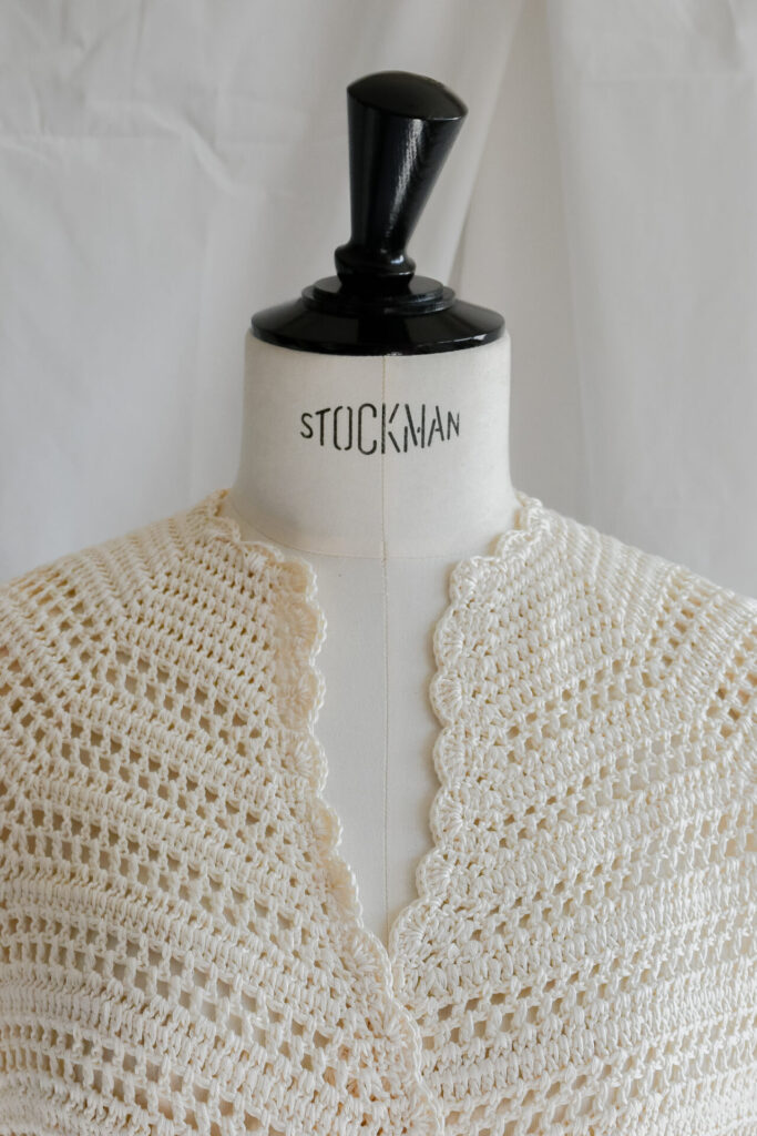 SS25_027-Q-rubino-gaeta-cappetta-crochet-pannablu-04