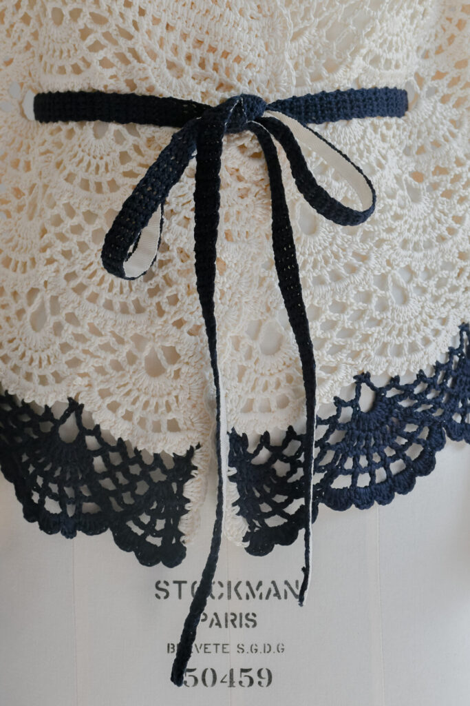 SS25_027-Q-rubino-gaeta-cappetta-crochet-pannablu-05