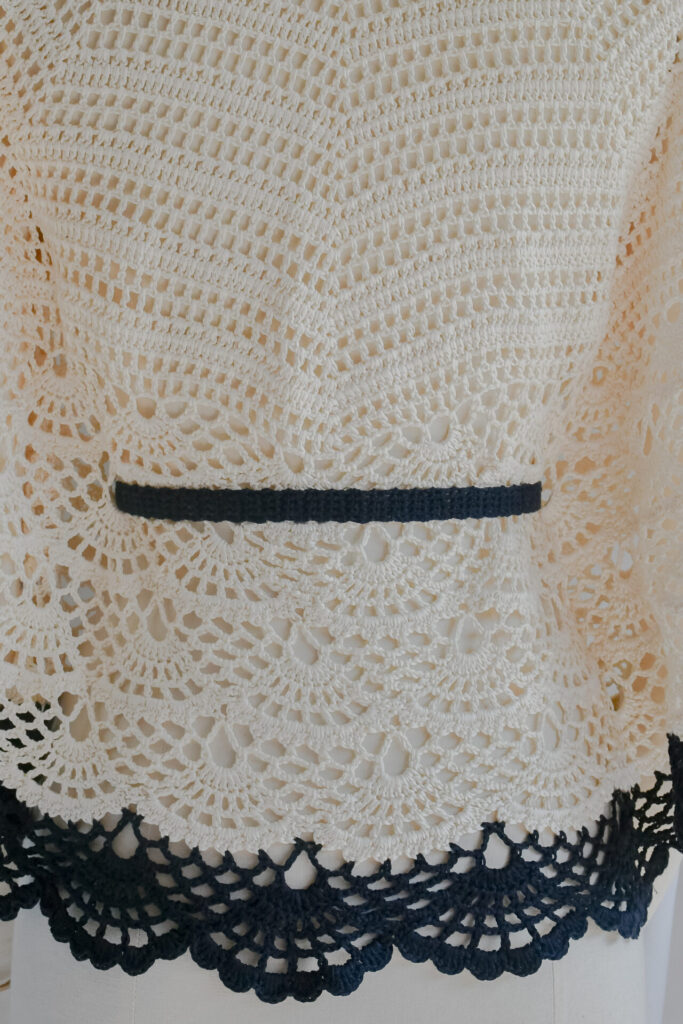 SS25_027-Q-rubino-gaeta-cappetta-crochet-pannablu-06