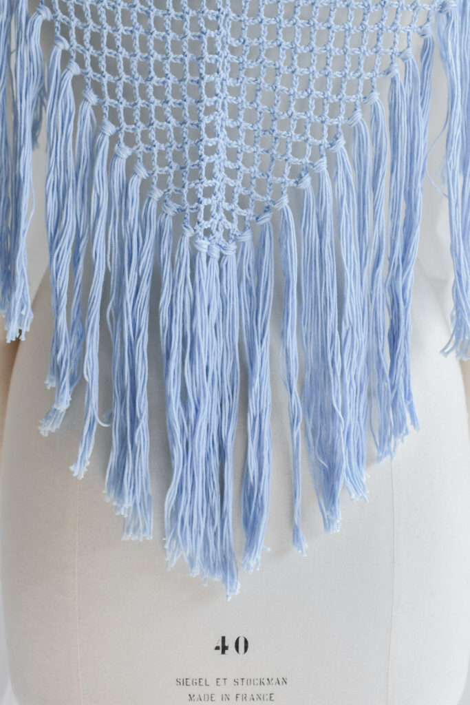 SS25_034-N-rubino-gaeta-scialle-crochet-azzurro-05