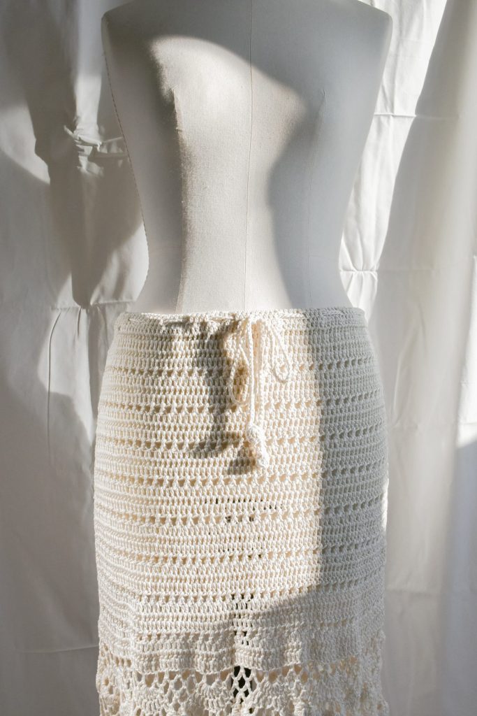 SS25_098-G-rubino-gaeta-gonna-crochet-panna-03