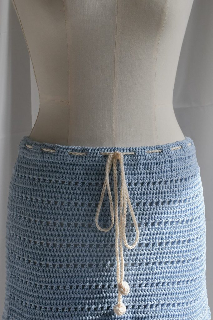 SS25_098-H-rubino-gaeta-gonna-crochet-azzurropanna-04