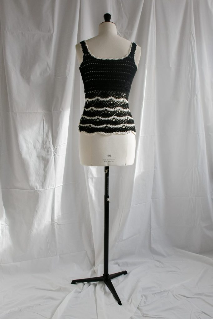 SS25_109-A-rubino-gaeta-top-crochet-neropanna-03