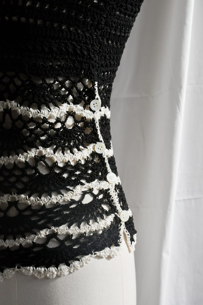 SS25_109-A-rubino-gaeta-top-crochet-neropanna-04