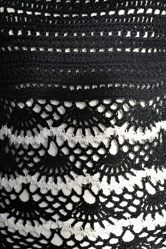 SS25_109-A-rubino-gaeta-top-crochet-neropanna-06