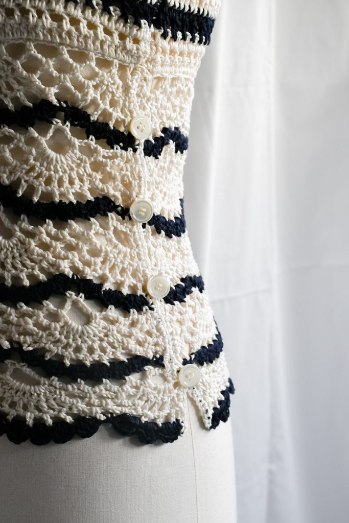 SS25_109-B-rubino-gaeta-top-crochet-pannablu-04