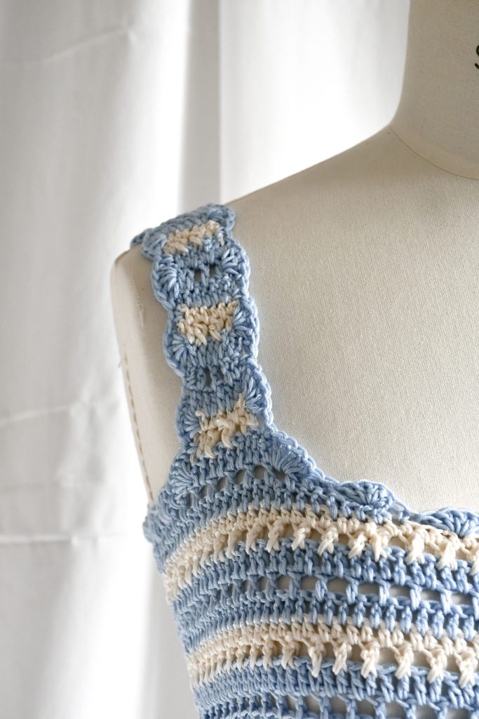 SS25_109-C-rubino-gaeta-top-crochet-azzurropanna-06