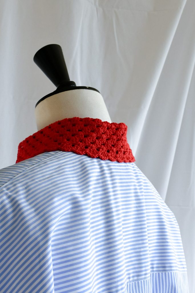 SS25_110-B-rubino-gaeta-camicia-pulcinella-righe-azzurre-collo-rosso-04