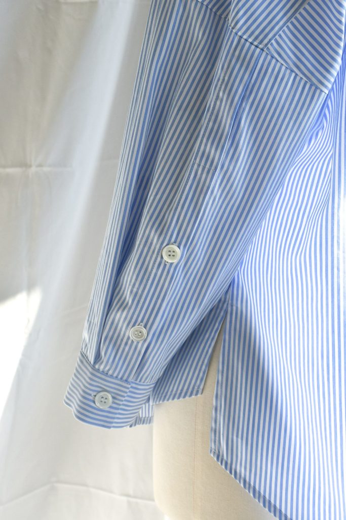 SS25_110-B-rubino-gaeta-camicia-pulcinella-righe-azzurre-collo-rosso-05