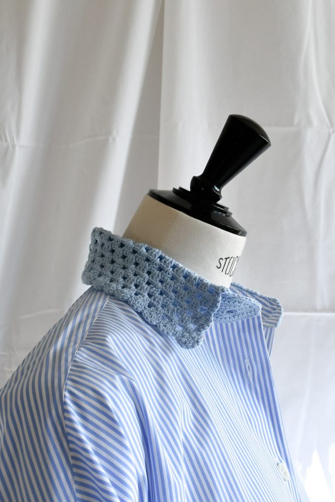 SS25_110-C-rubino-gaeta-camicia-pulcinella-righe-azzurre-collo-azzurro-03