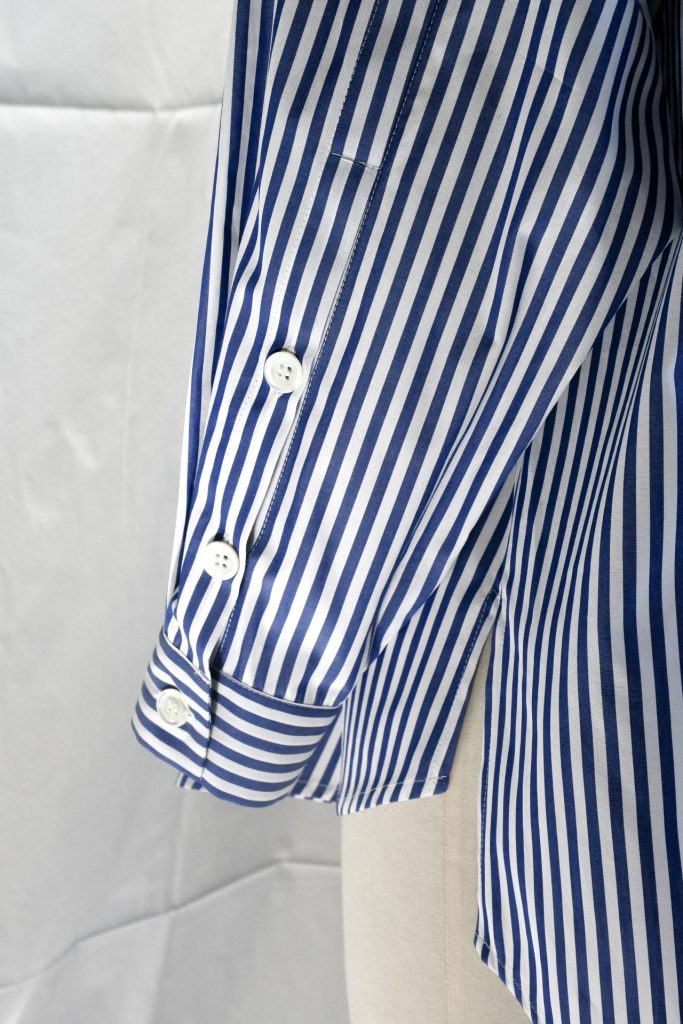 SS25_110-E-rubino-gaeta-camicia-pulcinella-righe-blu-collo-blu-04